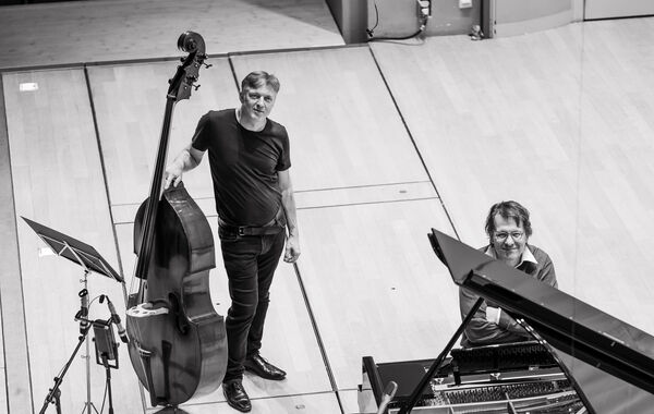 Josef Gilgenreiner und Matthias Gerstner haben neue Aufnahme  von Kontrabasswerken eingespielt.